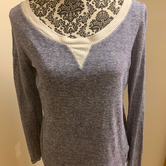 Banana Republic Bundle of Three Long and Three Quarter Sleeve Tops - Picture 6 of 7